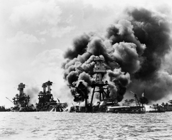 U.S. Navy battleships at Pearl Harbor on 7 December 1941 | By USN [Public domain], via Wikimedia Commons
